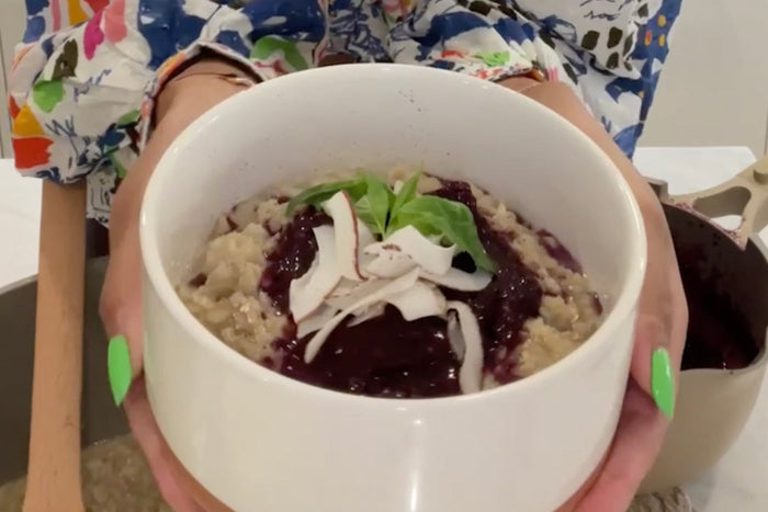 Priyankaʼs Cardamom Oats with Spiced Berry Compote